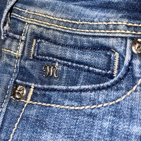 Miss Me Cropped Denim Blue Jeans Fleur de Lis Size 25 JP436g Women Teen Cute - Picture 5 of 8
